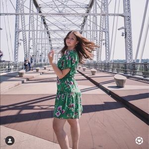 ✨Vince Camuto Green Floral Fit and Flare Dress✨